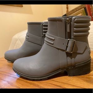 Sperry Grey waterproof ankle rain boots Size 8 EUC